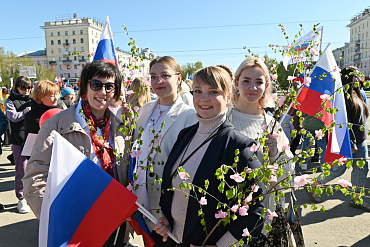 Профсоюзный митинг, цветы к стеле трудовой доблести: в Барнауле прошли мероприятия, посвященные Дню весны и труда